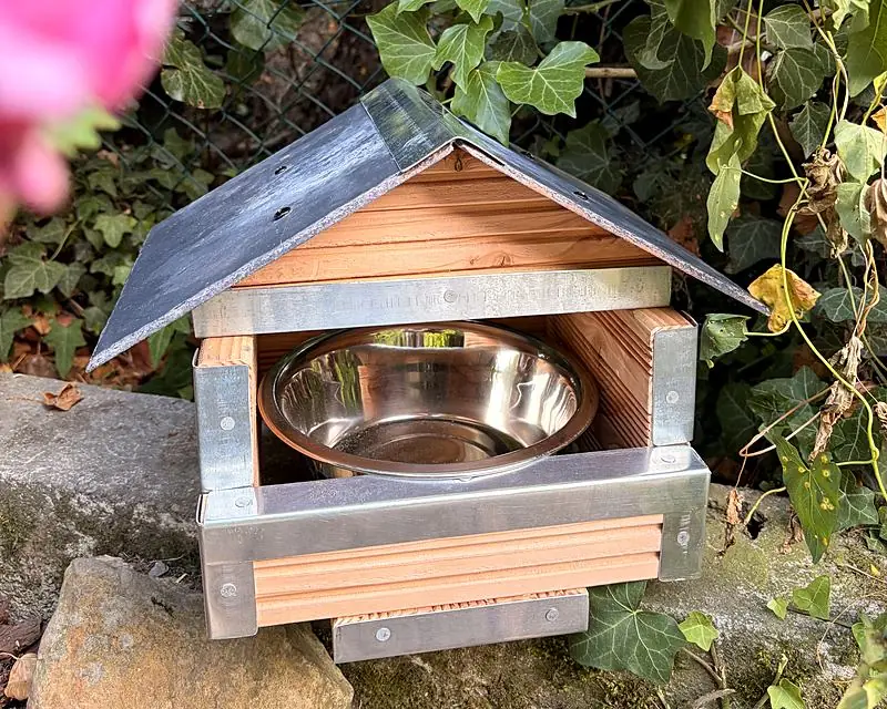 Abreuvoir de jardin abrité